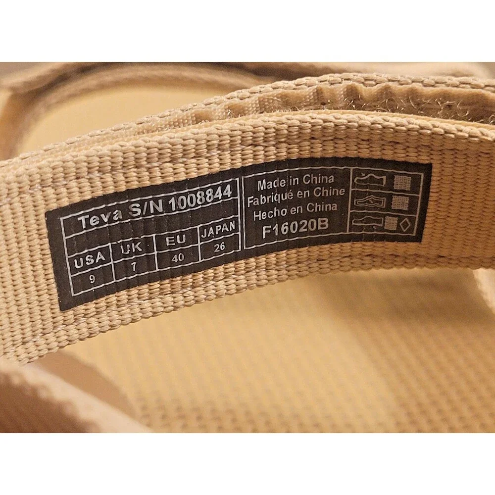 TEVA WOMEN FLATFORM UNIVERSAL LARK WHITE STRAPPY SANDALS US 9 Platform 1008844